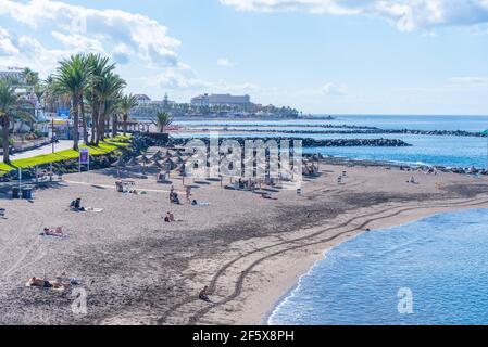 Costa Adeje, Spanien, 13. Januar 2021: Playa de Troya auf Teneriffa, Kanarische Inseln, Spanien. Stockfoto