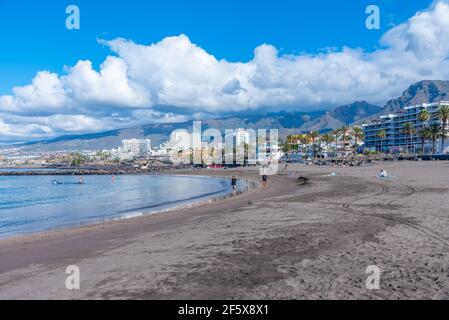 Costa Adeje, Spanien, 13. Januar 2021: Playa de Troya auf Teneriffa, Kanarische Inseln, Spanien. Stockfoto