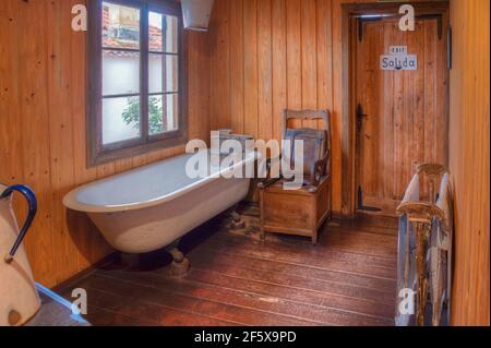 La Orotava, Spanien, 12. Januar 2021: Badezimmer im Casa de los Balcones in der Altstadt von La Orotava, Teneriffa, Kanarische Inseln, Spanien. Stockfoto