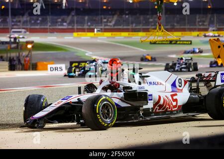 Sakhir, Bahrain. März 2021, 28th. Crash 09 MAZEPIN Nikita (rus), Haas F1 Team VF-21 Ferrari, Aktion während des Formel 1 Gulf Air Bahrain Grand Prix 2021 vom 26. Bis 28. März 2021 auf dem Bahrain International Circuit, in Sakhir, Bahrain - Foto DPPI Credit: DPPI Media/Alamy Live News Stockfoto