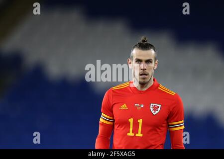 Cardiff, Großbritannien. März 2021, 27th. Gareth Bale aus Wales schaut auf. Fußball-Freundschaftsspiel, Wales gegen Mexiko, im Cardiff City Stadium in Cardiff, South Wales am Samstag, 27th. März 2021. Redaktionelle Verwendung nur. PIC von Andrew Orchard / Andrew Orchard Sport Fotografie / Alamy Live News Kredit: Andrew Orchard Sport Fotografie / Alamy Live News Stockfoto