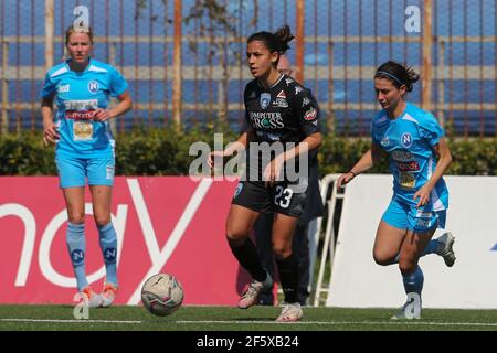 Die italienische Mittelfeldspielerin Melissa Bellucci von Empoli kontrolliert den Ball während des Frauenfußballspiels der Serie A zwischen Neapel und Empoli im Stadio Caduti di Brema, Napoli - Empoli Drawing 3-3 Stockfoto