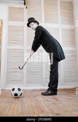 MIME-Künstler, Gentleman mit dem Stock, Golfparodie Stockfoto