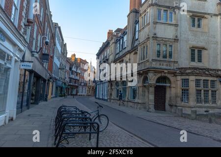 Trinity Street benannt nach Trinity College Cambridge England Stockfoto