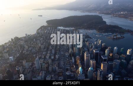 Luftaufnahme vom Flugzeug von Vancouver Downtown Stockfoto