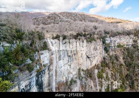 Wasserfall von El Sallent, Sant Privat d'en Bas, Garrtoxa, Katalonien, Spanien Stockfoto