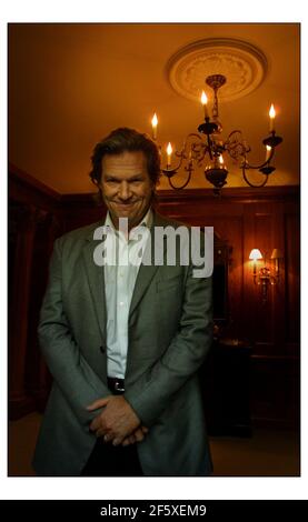 Jeff Bridges in London, um seinen neuesten Film K-PAX im Dorchester Hotel zu promoten.pic David Sandison 22/11/2001 Stockfoto