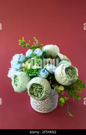Muttertag oder Geburtstag Grußkarte Konzept. Festliche Blumenarrangement, schöner Blumenstrauß bunte Blumen in Vase. Speicherplatz kopieren. Stockfoto