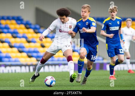 LONDON, GROSSBRITANNIEN. MÄRZ 27th Shaun McWilliams von Northampton Town und Jaakko Oksanen von AFC Wimbledon kämpfen während des Sky Bet League 1-Spiels zwischen AFC Wimbledon und Northampton Town in der Plough Lane, Wimbledon am Samstag, den 27th. März 2021 um den Ball. (Quelle: Federico Maranesi) Quelle: MI News & Sport /Alamy Live News Stockfoto