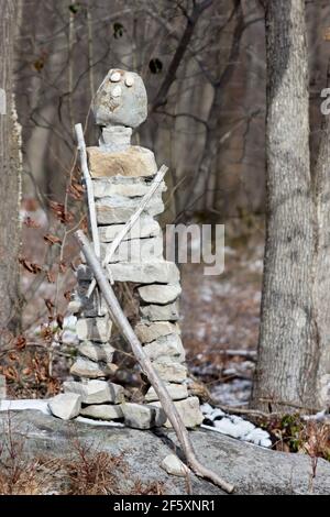 Man Made Rock People Skulptur gefunden entlang einer Pennsylvania Highway Stockfoto