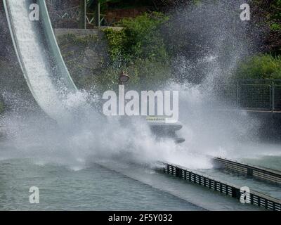 Erlebnispark Tripsdrill bei Cleebronn im Zabergäu: Fahrt mit Badewanne, Kreis Heilbronn, Baden-Württemberg, Deutschland Stockfoto