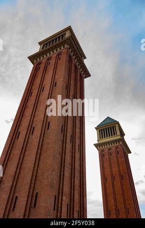 Ein Bild der beiden venezianischen Türmen (Torres Venecianes) von Barcelona. Stockfoto