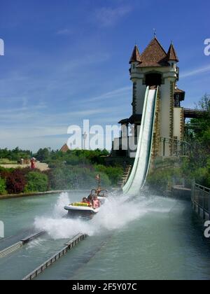 Erlebnispark Tripsdrill bei Cleebronn im Zabergäu: Fahrt mit Badewanne, Kreis Heilbronn, Baden-Württemberg, Deutschland Stockfoto