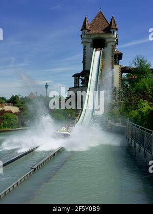 Erlebnispark Tripsdrill bei Cleebronn im Zabergäu: Fahrt mit Badewanne, Kreis Heilbronn, Baden-Württemberg, Deutschland Stockfoto