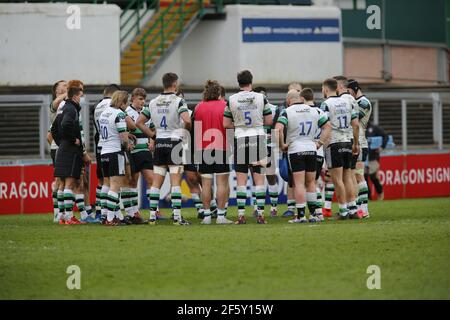 Leicester, Großbritannien. März 2021, 20th. LEICESTER, ENGLAND. MÄRZ 28th: Enttäuschte Falcons Spieler nach dem Gallagher Premiership Spiel zwischen Leicester Tigers und Newcastle Falcons in Welford Road, Leicester am Sonntag, 28th. März 2021. (Kredit: Chris Lishman, MI News) Kredit: MI Nachrichten & Sport /Alamy Live Nachrichten Stockfoto