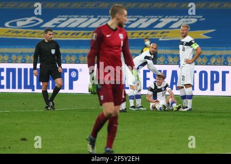 Kiew, Ukraine . März 2021, 28th. KIEW, UKRAINE - 28. MÄRZ 2021 - die Spieler Finnlands werden während des FIFA World Cup 2022 Qualifying Round Matchday 2 Gruppe D Spiel gegen die Ukraine im NSC Olimpiyskiy, Kiew, Hauptstadt der Ukraine, auf dem Spielfeld gesehen. Kredit: Ukrinform/Alamy Live Nachrichten Stockfoto