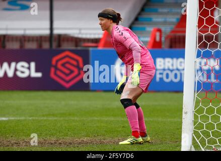 Crawley, Großbritannien. März 2021, 28th. CRAWLEY, ENGLAND - 28. MÄRZ: Tinja-Riikka Korpela von Everton Ladies während des Barclays FA Women Super League Spiels zwischen Brighton und Hove Albion Women und Everton Women im People's Pension Stadium am 28. März 2021 in Crawley, England Credit: Action Foto Sport/Alamy Live News Stockfoto