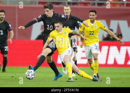 Kai HAVERTZ, DFB 10 Wettkampf um den Ball, Tackling, Duell, Header, zweikampf, Aktion, Kampf gegen Nicolae STANCIU, ROM 7 im Spiel RUMÄNIEN - DEUTSCHLAND Rumänien - Deutschland Qualifikation für WM 2022, WM Quali, Saison 2020/2021, 28. März 2021 in Bukarest, Bukarest, Rumänien. © Peter Schatz / Alamy Live News Stockfoto