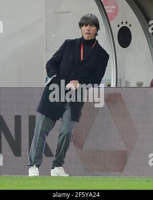 DFB-Headcoach Joachim Jogi LOEW, LÖW, im Spiel RUMÄNIEN - DEUTSCHLAND Rumänien - Deutschland Qualifikation für WM 2022, WM Quali, Saison 2020/2021, 28. März 2021 in Bukarest, Bukarest, Rumänien. © Peter Schatz / Alamy Live News Stockfoto