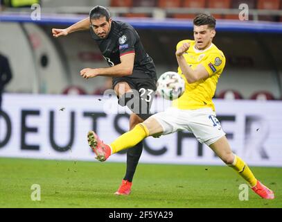 Emre CAN, DFB 23 Wettkämpfe um den Ball, Tackling, Duell, Header, zweikampf, Aktion, Kampf gegen Ianis HAGI, ROM 14 im Spiel RUMÄNIEN - DEUTSCHLAND Rumänien - Deutschland Qualifikation für WM 2022, WM Quali, Saison 2020/2021, 28. März 2021 in Bukarest, Bukarest, Rumänien. © Peter Schatz / Alamy Live News Stockfoto