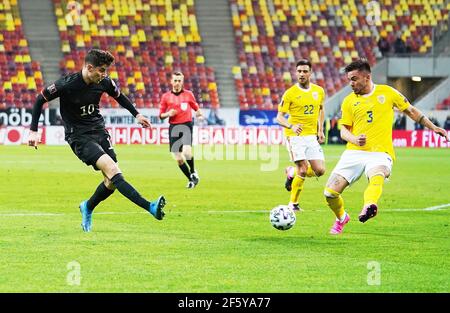 Kai HAVERTZ, DFB 10 Wettkampf um den Ball, Tackling, Duell, Header, zweikampf, Aktion, Kampf gegen Alin TOSCA, ROM 3 im Spiel RUMÄNIEN - DEUTSCHLAND 0-1 Rumänien - Deutschland 0-1 Qualifikation für WM 2022, WM Quali, Saison 2020/2021, 28. März 2021 in Bukarest, Bukarest, Rumänien. © Peter Schatz / Alamy Live News Stockfoto