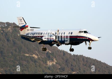 Griechenland. September 2016, 09th. Ein Sky Express British Aerospace Jetstream 41 Landung auf Rhodos Diagoras Flughafen. (Foto von Fabrizio Gandolfo/SOPA Images/Sipa USA) Quelle: SIPA USA/Alamy Live News Stockfoto