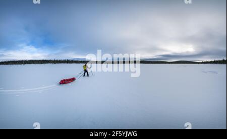 Skitouren im Urho-Kekkonen-Nationalpark, Sodankylä, Lappland, Finnland Stockfoto