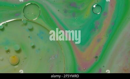 Makro-Struktur der bunten Wasserfarbe Ölblasen Bewegung, helle bunte Acryl-Malerei Stockfoto