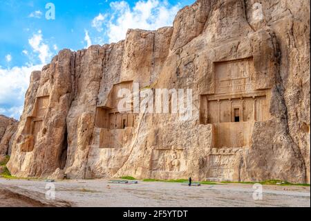 Naqsh-e Rostam, eine alte Nekropole mit Gräbern persischer großer Könige in der Nähe von Persepolis im Iran Stockfoto