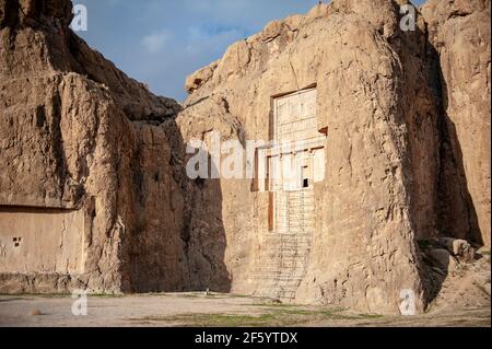 Grab von Xerxes der große, König der Könige von Achaemenid Reich im alten Persien, in der Naqsh-e Rostam Nekropole im Iran gelegen Stockfoto