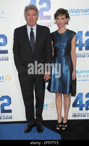 Calista Flockhart, Harrison Ford bei der Premiere 42 The True Story of an American Legend' im Chinese Theatre Los Angeles 04,09,2013 Stockfoto