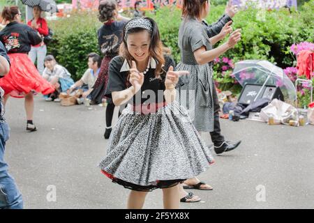 Japanische Rockabilly-Frauen tanzen im Yoyogi Park, Harajuku, Tokio, Japan Stockfoto