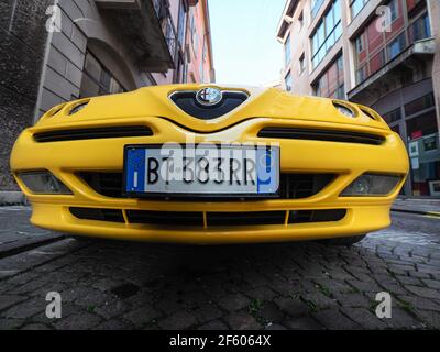 Gelber Alfa Romeo Spider GTV Cabriolet-Roadster Stockfoto