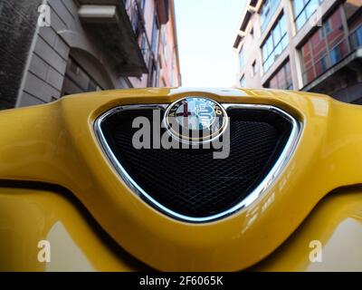 Gelber Alfa Romeo Spider GTV Cabriolet-Roadster Stockfoto