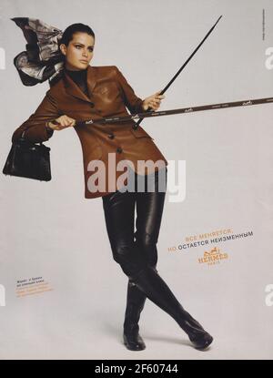 Plakatwerbung HERMES Paris Modehaus in Papiermagazin aus dem Jahr 2004, Werbung, kreative HERMES-Werbung aus 2000er Jahren Stockfoto