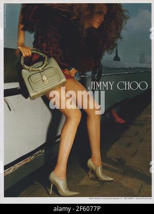 Plakat Werbung Jimmy Choo Mode Schuhhaus in Magazin von 2004 Jahr, Werbung kreative Jimmy Choo 2000s Anzeige Stockfoto