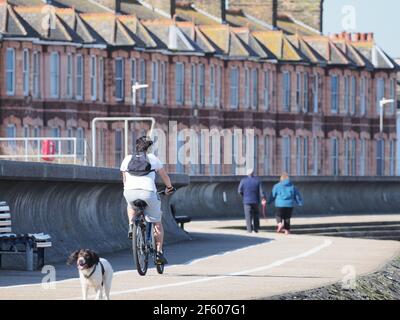 Sheerness, Kent, Großbritannien. März 2021, 29th. UK Wetter: Ein sonniger Morgen in Sheerness, Kent. Kredit: James Bell/Alamy Live Nachrichten Stockfoto