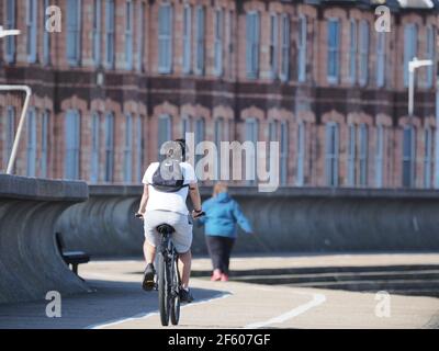 Sheerness, Kent, Großbritannien. März 2021, 29th. UK Wetter: Ein sonniger Morgen in Sheerness, Kent. Kredit: James Bell/Alamy Live Nachrichten Stockfoto