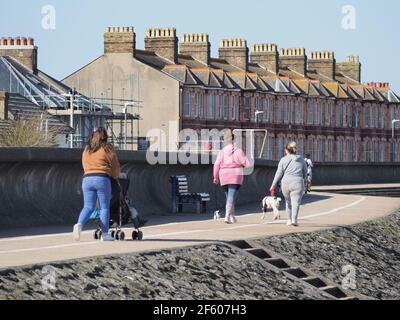 Sheerness, Kent, Großbritannien. März 2021, 29th. UK Wetter: Ein sonniger Morgen in Sheerness, Kent. Kredit: James Bell/Alamy Live Nachrichten Stockfoto