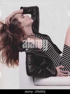 Plakatwerbung Topshop Zalando Modehaus mit Cara Delevingne in Papierzeitschrift ab 2015 Jahre, Werbung, kreative Top Shop 2010s Anzeige Stockfoto