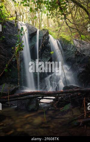 Wasserfall Rio Pequeno in Mañufe, Gondomar, Spanien Stockfoto