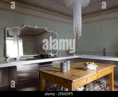 Elegante Küche in einer eleganten Wohnung in Mailand Italien Stockfoto