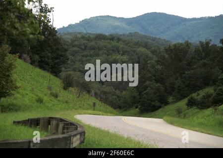 Straße durch die Blue Ridge Mountains, VA, USA Stockfoto