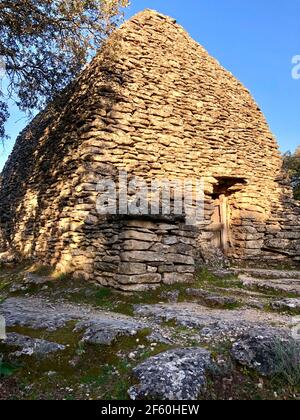 Traditionelles Steinhaus in der Provence Stockfoto