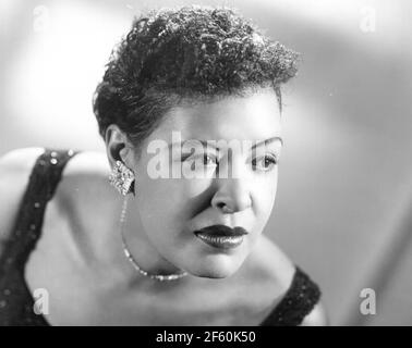 BILLIE HOLIDAY (1915-1959) Werbefoto des amerikanischen Jazzsängers über 1950 Stockfoto