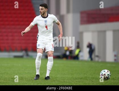 TIRANA, ALBANIEN - 28. MÄRZ: Declan Rice von England während der FIFA WM 2022 Katar Qualifikationsspiel zwischen Albanien und England im Qemal Stafa Stadium am 28. März 2021 in Tirana, Albanien. Sportstadien in ganz Europa unterliegen aufgrund der Coronavirus-Pandemie weiterhin strengen Beschränkungen, da staatliche Gesetze zur sozialen Distanzierung Fans innerhalb von Veranstaltungsorten verbieten, was dazu führt, dass Spiele hinter verschlossenen Türen gespielt werden (Foto by MB Media) Stockfoto