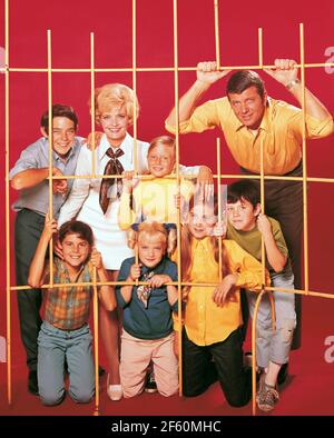 ROBERT REED, FLORENCE HENDERSON, BARRY WILLIAMS, CHRISTOPHER KNIGHT, MAUREEN MCCORMICK, EVE PLUMB, MIKE LOOKINLAND UND SUSAN OLSEN IN THE BRADY BUNCH (1969), REGIE: JOHN RICH, JACK ARNOLD UND HAL COOPER. Kredit: PARAMOUNT FERNSEHEN / Album Stockfoto