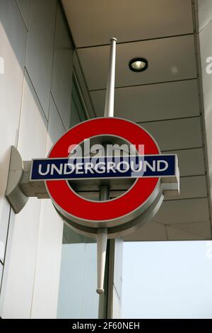 21. April 2011. London, England. U-Bahn London, U-Bahn. Shepherd's Bush U-Bahnstation. Foto; Charlie Varley/varleypix.com Stockfoto