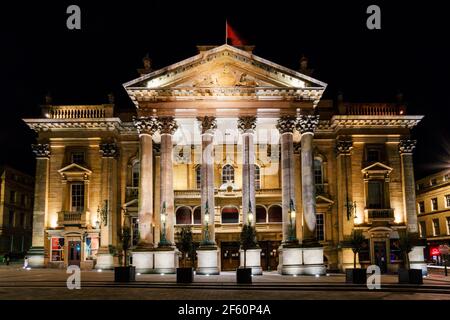 Newcastle upon Tyne Großbritannien 16th. März 2021: Das Theater Royal in Newcastle auf der Gray Street bei Nacht beleuchtet (Weitwinkel) Stockfoto