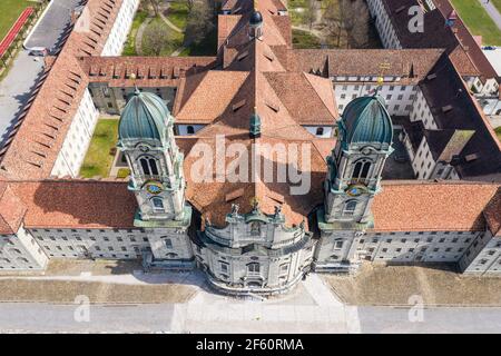 Luftaufnahme der Benediktinerabtei in Einsiedeln im Kanton Schwyz in der Zentralschweiz Stockfoto